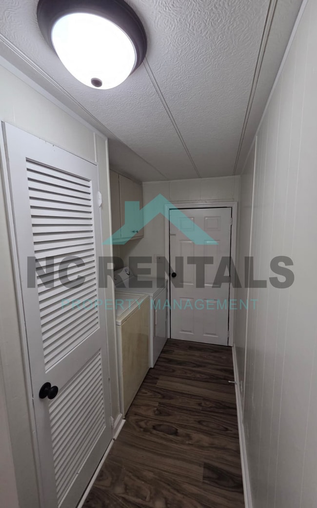 Building Photo - 7100 Tipton Dr