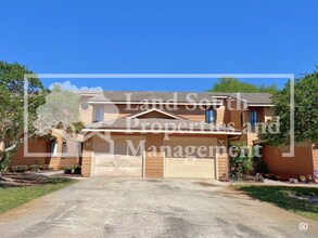 Building Photo - 707 Carpenters Way