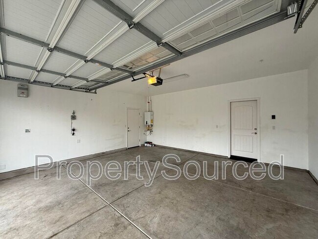 Building Photo - 3832 Lookout Dr