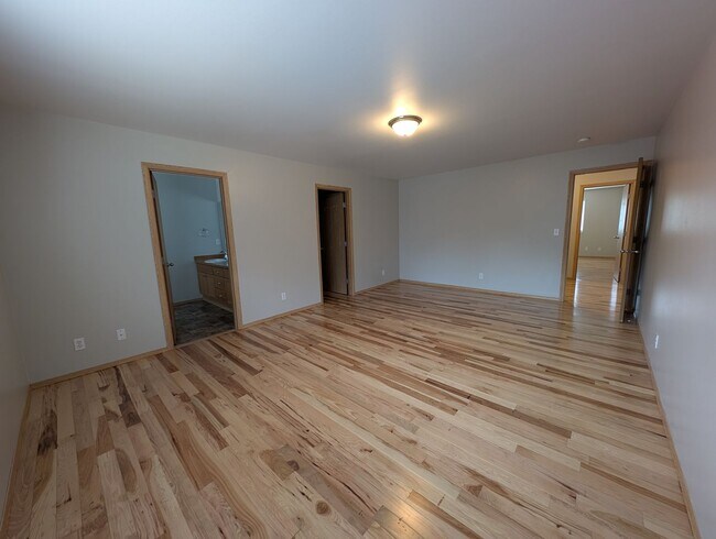 Building Photo - A Gardeners Oasis! 3 Bedroom Townhome for ...