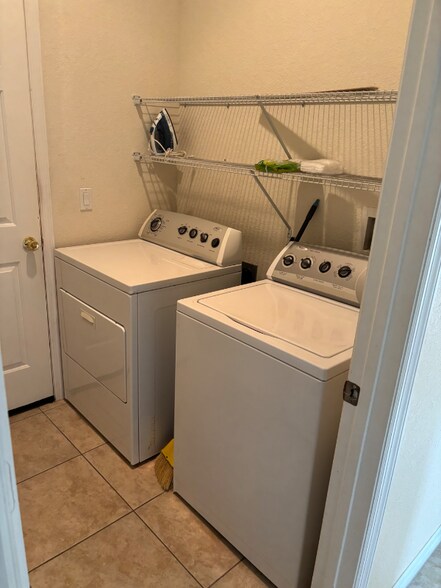 Primary Photo - 448 Cinnamon Dr