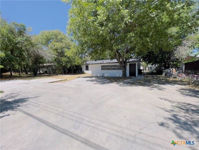 Building Photo - 105 Nauert St