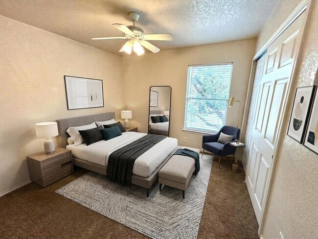 Building Photo - *MOVE IN SPECIAL* Move-In Ready | Washer & Dryer Included + Google Fiber Located Near UTSA!