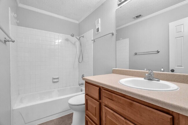 Building Photo - Where Comfort Meets Everyday Luxury!