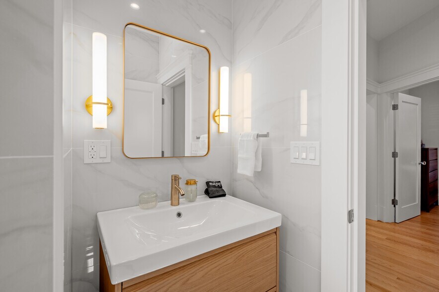 Building Photo - 30 E Main St