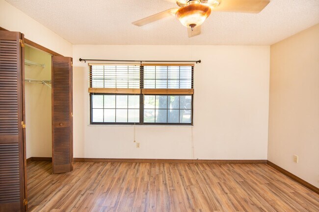 Building Photo - 328 Linden Rd