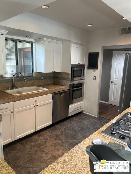 Building Photo - 587 N Saturmino Dr