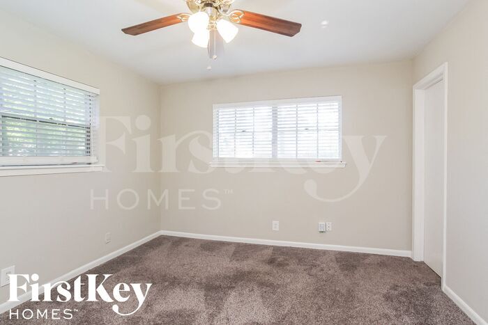 Building Photo - 13322 Oak Leaf Ln