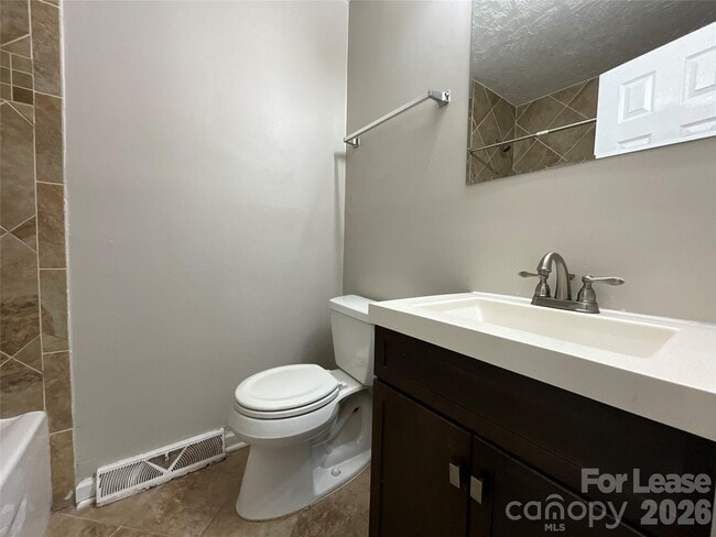 Building Photo - 1624 Eastway Dr