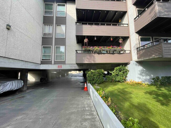 Building Photo - 221 E 7th Ave