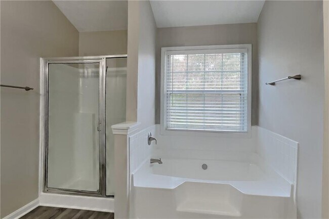 Building Photo - 1294 Log Cabin Ln SE