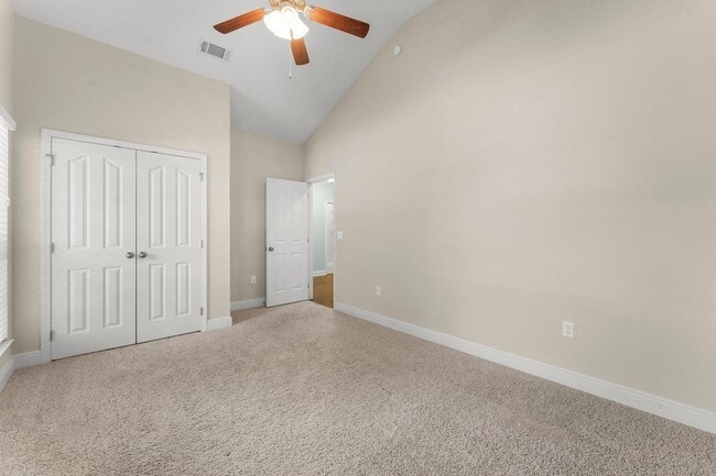 Building Photo - 132 Whispering Lake Dr