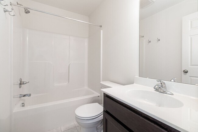 Building Photo - 7864 Oak Brook Dr