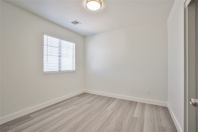 Building Photo - 4757 Englewood Ave