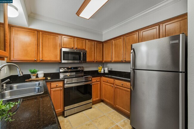 Building Photo - 332 Eastridge Dr