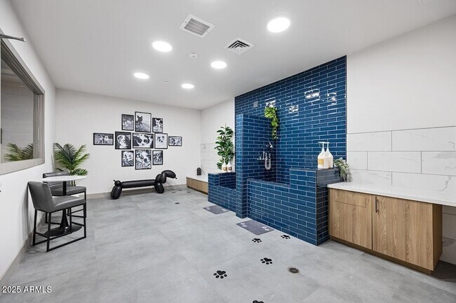 Building Photo - 7111 E Tierra Buena Ln