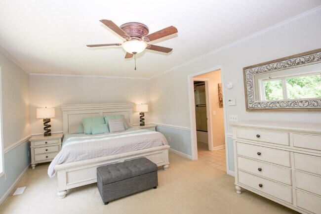 Building Photo - 806 Sumac Ln
