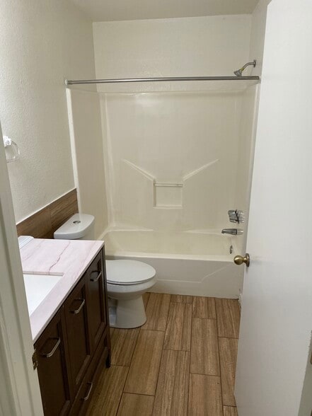 Building Photo - 1501 E Thomas St