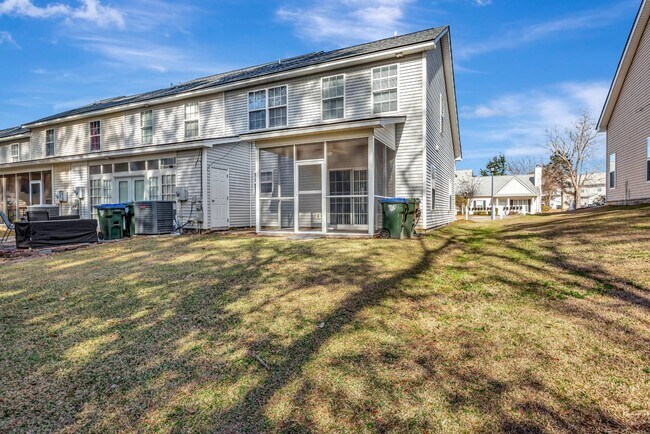 Building Photo - Lakes of Summerville