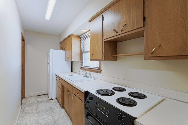 Building Photo - 375 S 44th St