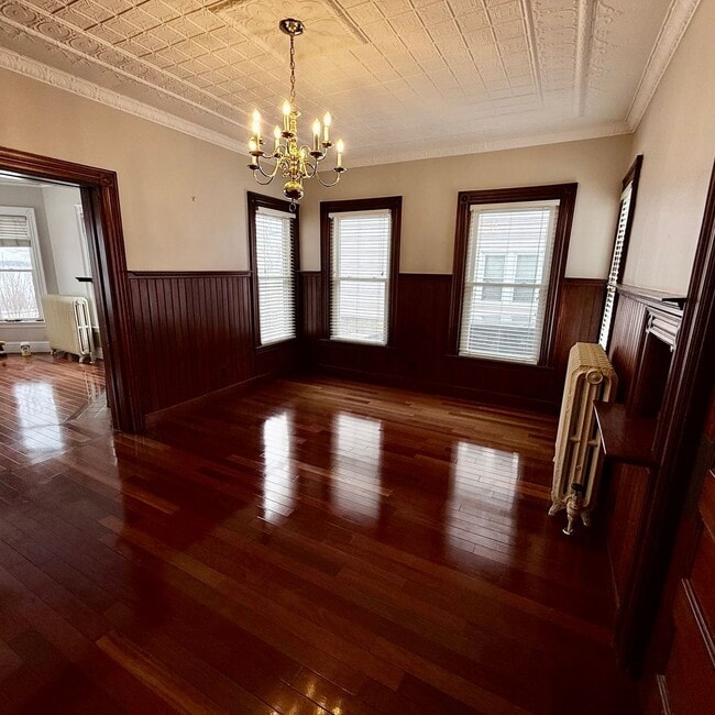 Building Photo - Luxury 2BR/2BA on Eastern Prom – Walk to Waterfront