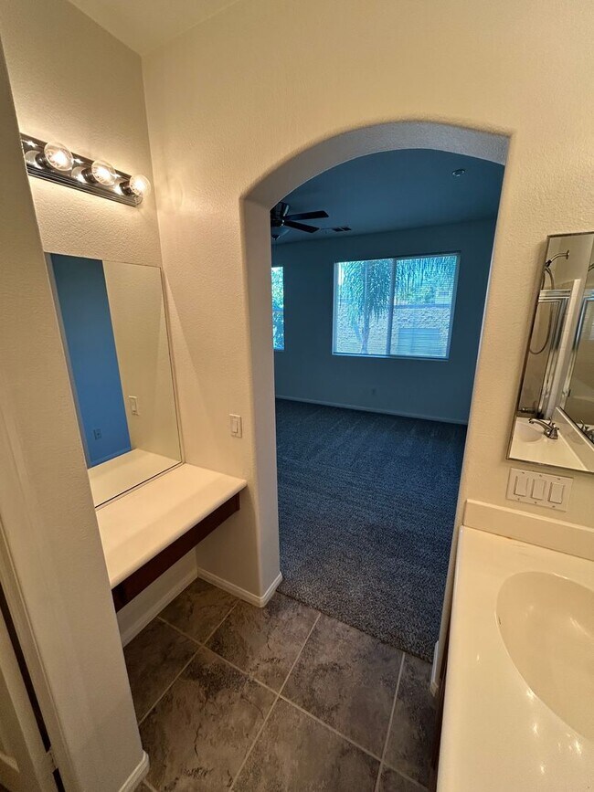 Building Photo - 3 bed 2 car garage condo for rent in Murrieta