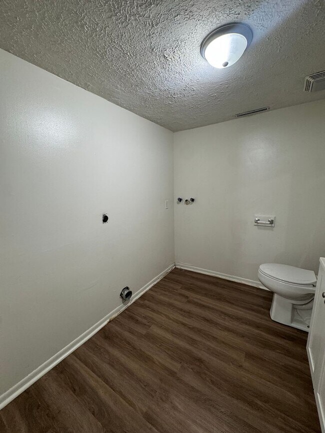 Building Photo - 4874 Robin Dr