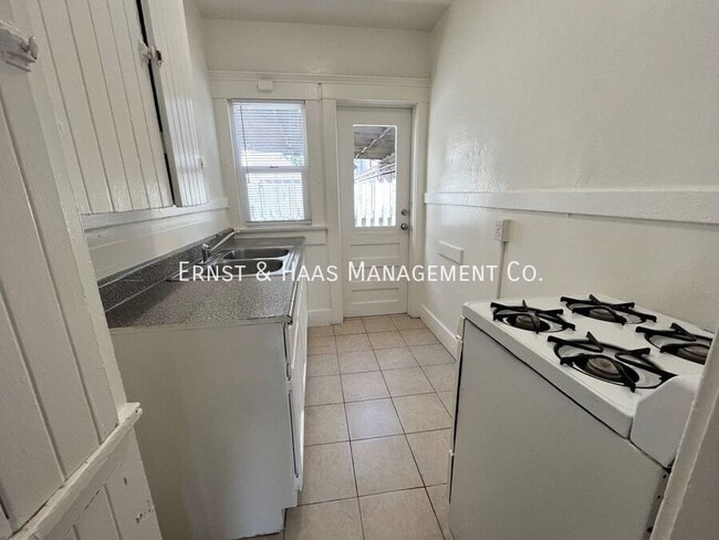 Building Photo - 826 Magnolia Ave