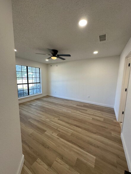 Building Photo - 301 Sheffield Dr