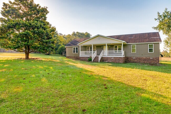 Primary Photo - 1140 Congaree Rd