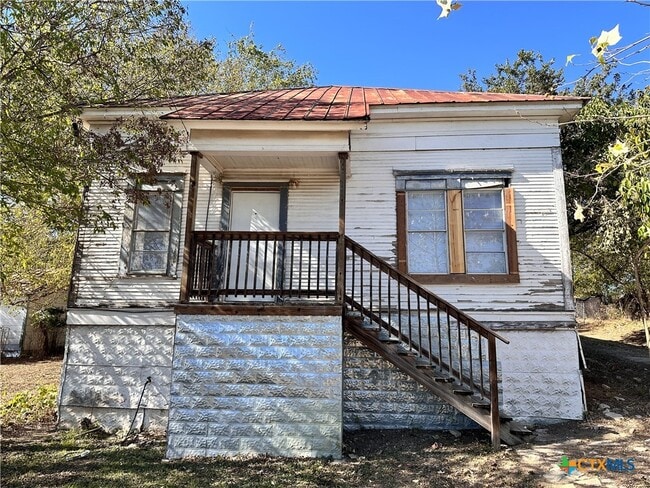 Primary Photo - 244 W Sessom Dr