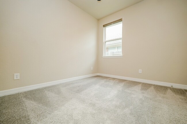 Building Photo - 31426 Whitcombe Summit Wy
