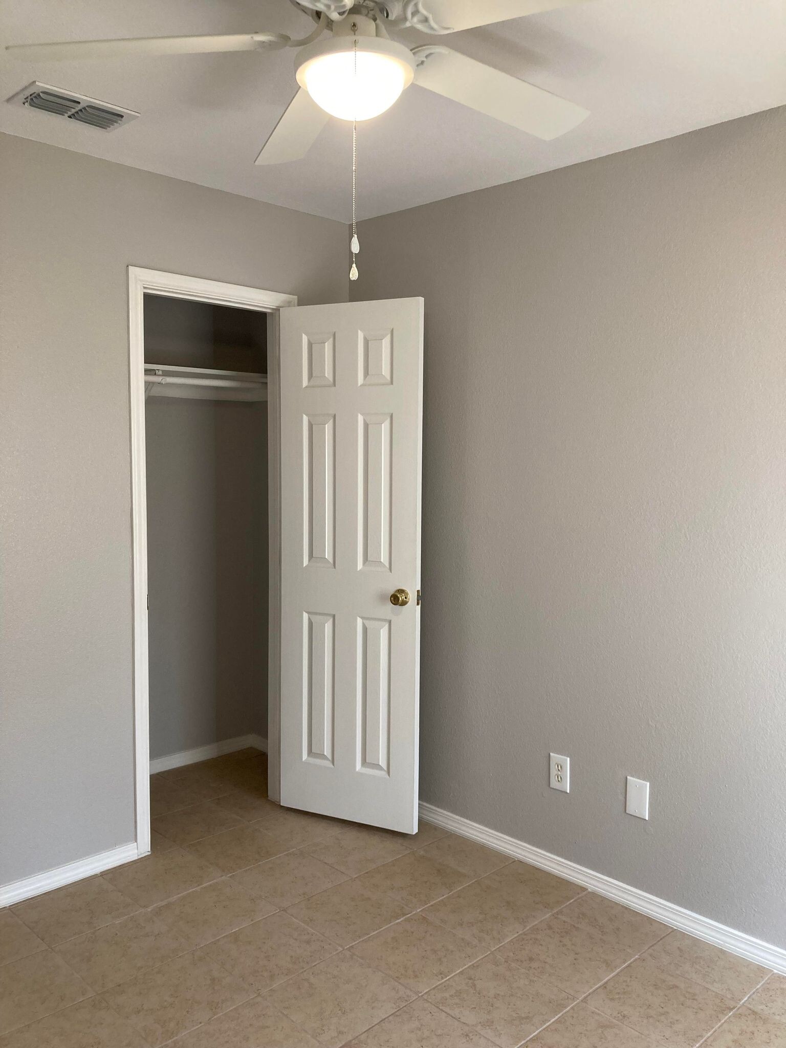 Building Photo - 521 Amigos Ln