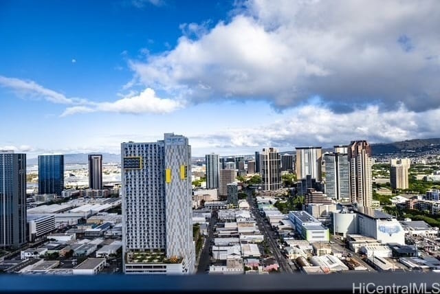 Building Photo - 987 Queen St