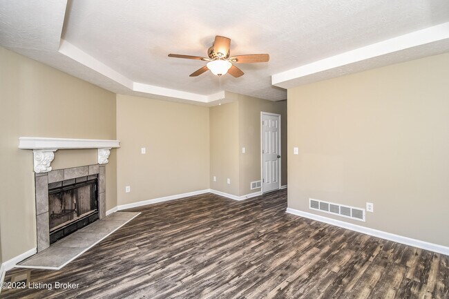 Building Photo - 10500 Whitepine View Pl