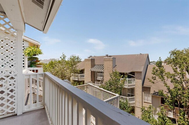 Building Photo - 2450 Wickersham Ln