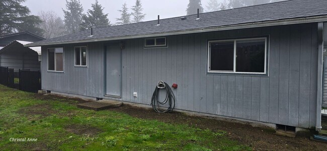 Building Photo - Updated 2 bedroom with a bonus room