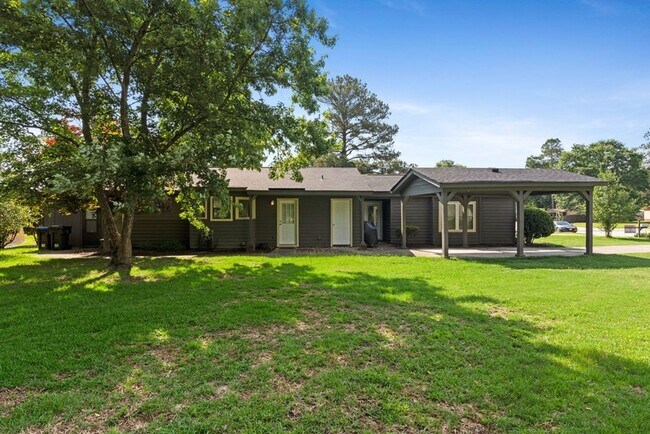 Building Photo - 4410 Goshen Lake Dr S