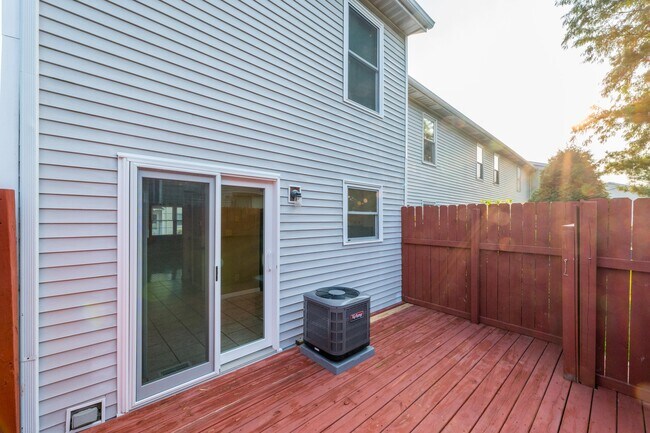Building Photo - 867 Sheldrake Ct