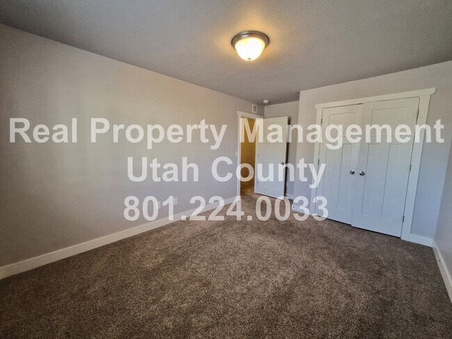 Building Photo - Townhome in Eagle Mountain