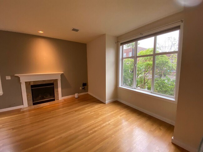 Building Photo - 3637 Wallingford Ave N