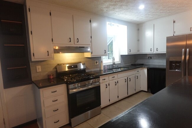 Building Photo - 3820 Menloe Way