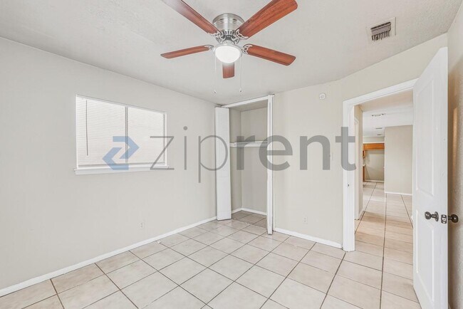 Building Photo - 6916 Shady Grove Dr