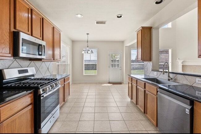 Building Photo - 21627 Cozy Hollow Ln