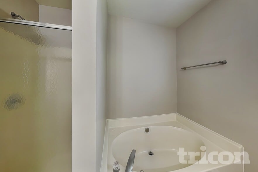 Building Photo - 2120 Ballingarry Dr