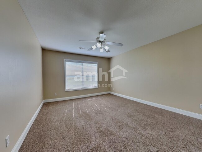 Building Photo - 1061 Saint Johns Dr