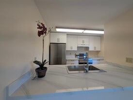 Building Photo - 4316 W Lake Sammamish Pky SE