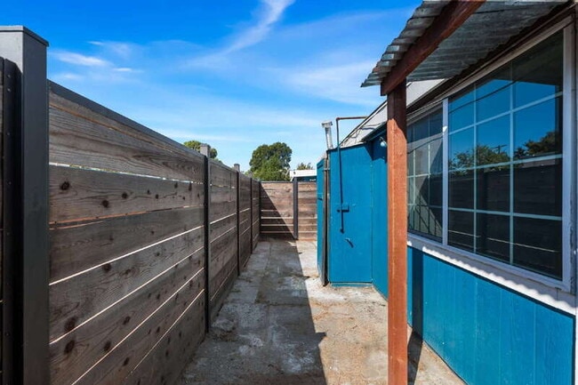Building Photo - 1516B McAllister Avenue