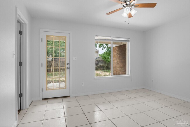 Building Photo - 1356 Redwood Ln