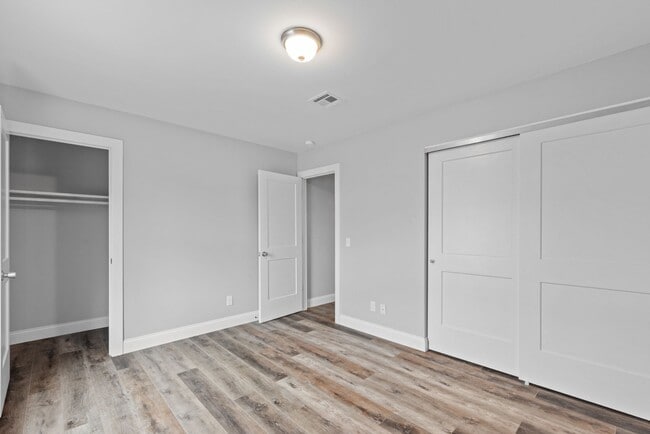 Building Photo - 1119 Columbus Cir